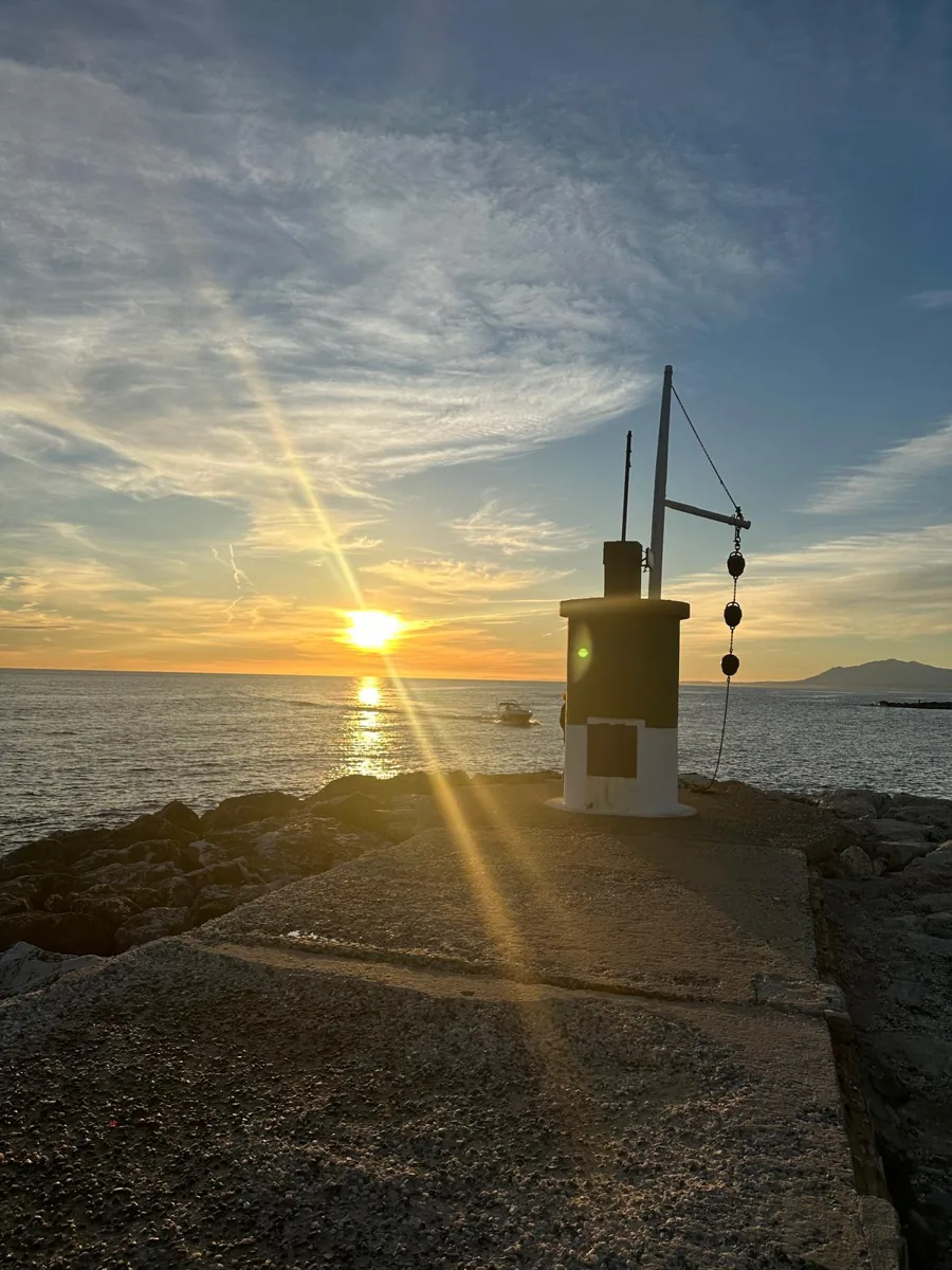 Tramonto sul mare dal molo di Marbella, il giorno della proposta